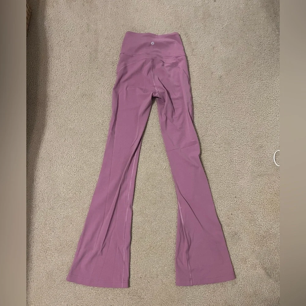 Lulu lemons flare leggings 28 inch. Velvet dust. - Picture 3 of 3